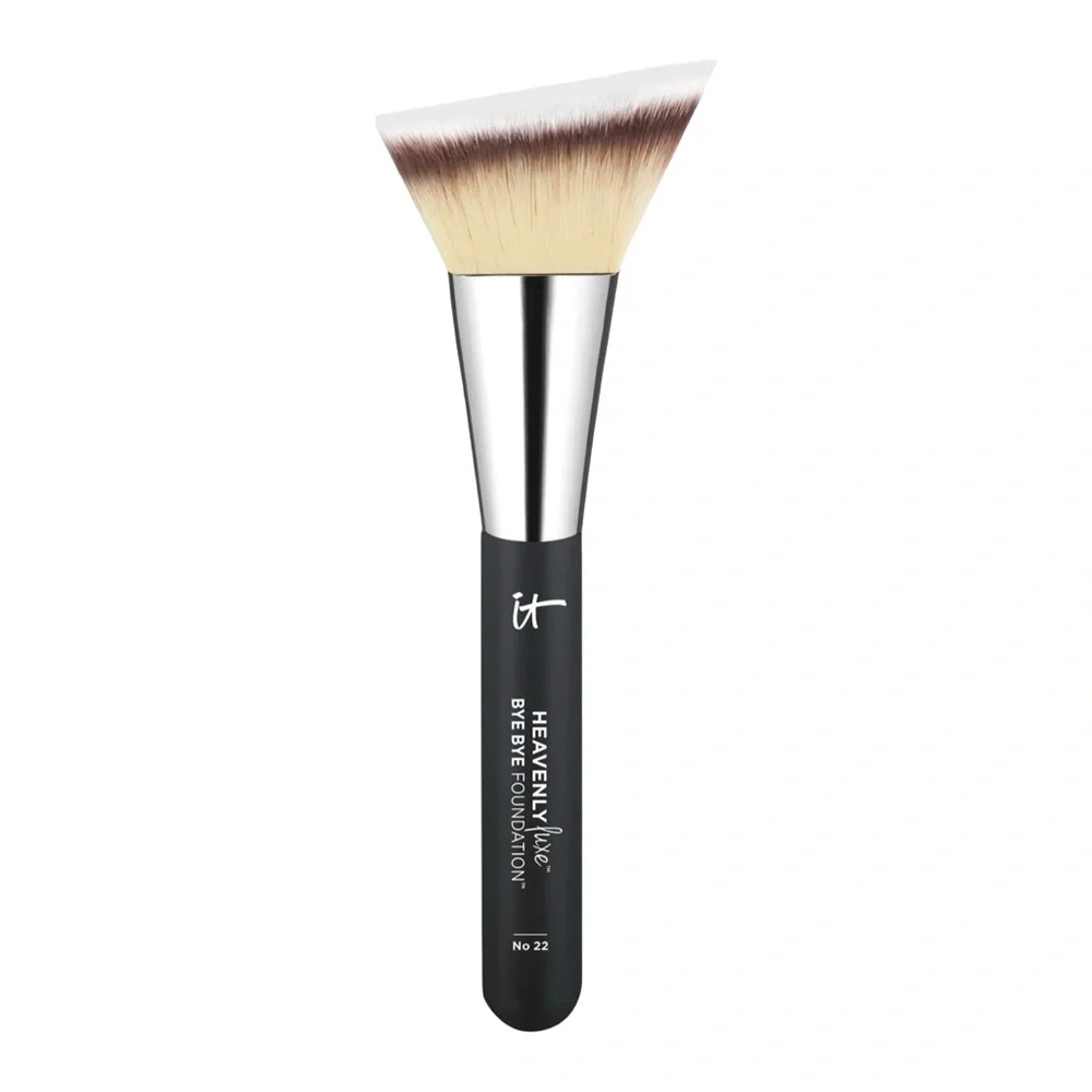 IT Cosmetics Heavenly Luxe Bye Bye Foundation Brush #22 NWT